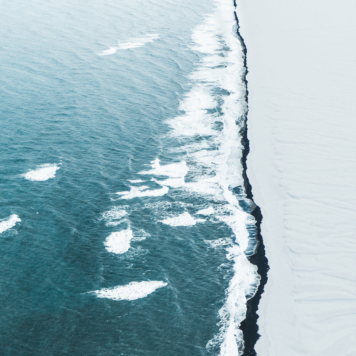Stunning Icelandic landscape with volcanic mountains and the pure sea, representing the natural environment where Saltverk's flaky sea salt is harvested