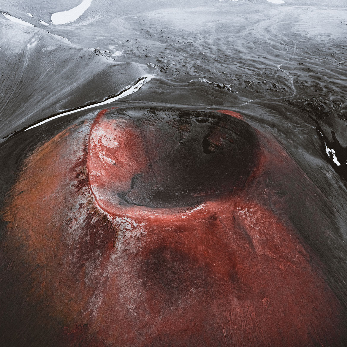 Icelandic volcanic landscape with lava fields and rugged terrain, the perfect environment for harvesting Saltverk’s natural lava sea salt